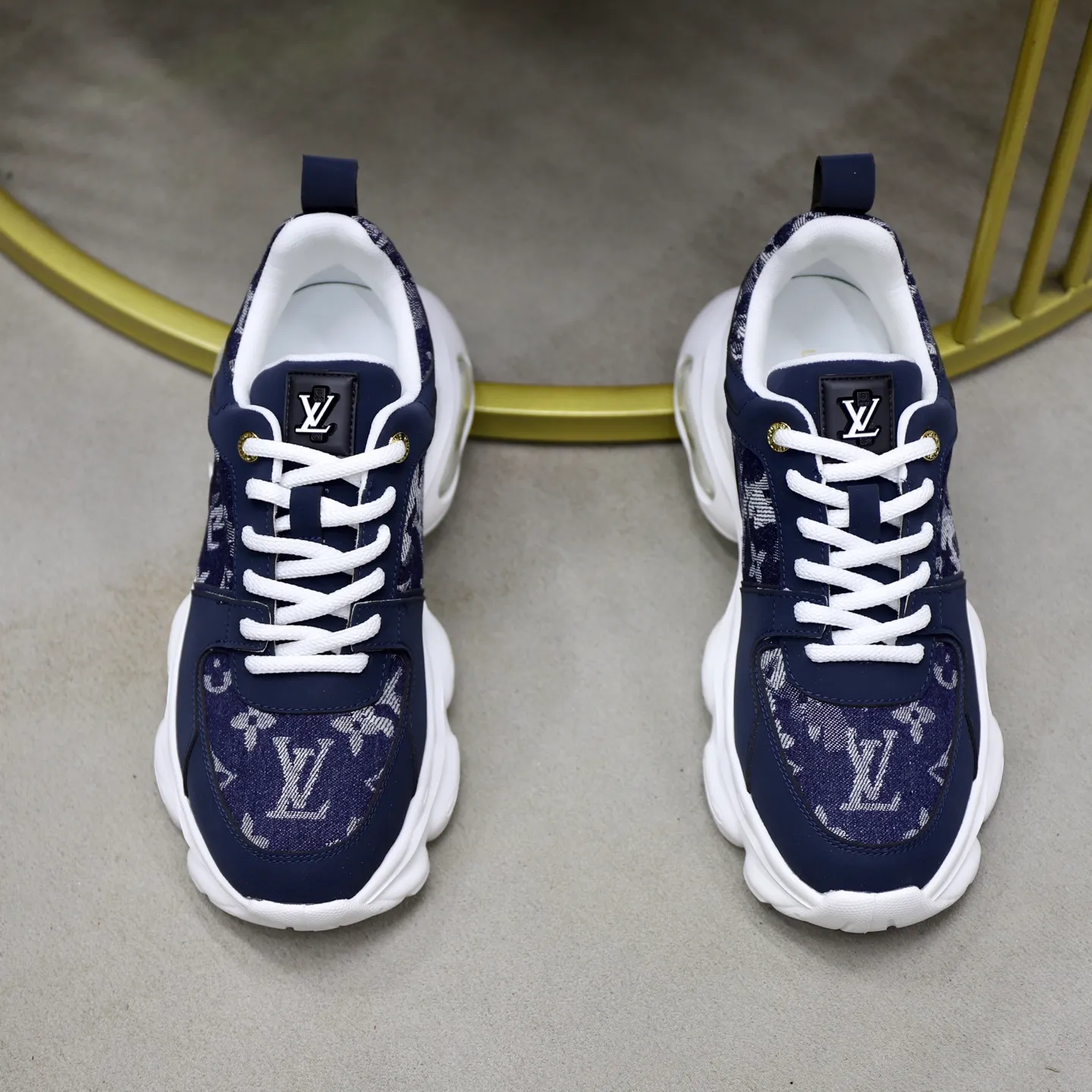 Ex-factory price: 462💰🙅‍♂️🙅‍♂️🙅‍♂️ Brand: Louis Vuitton Standard code: 38-44 (45 customized) Grade: Same as the official website Material: Original cowhide splicing fabric Comfortable and breathable lining Lightweight, soft and wear-resistant outsole Style category: Men's fashionable casual shoes Running sneakers Distinguished luxury brand elements Top luxury Color: actual picture color